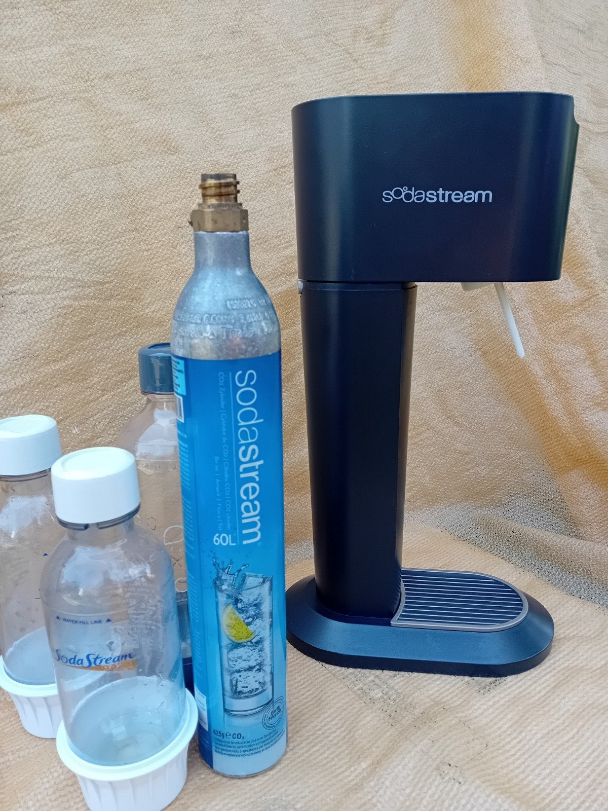 sodastream met volle cilinder en 3x flessen, Enlèvement, Utilisé