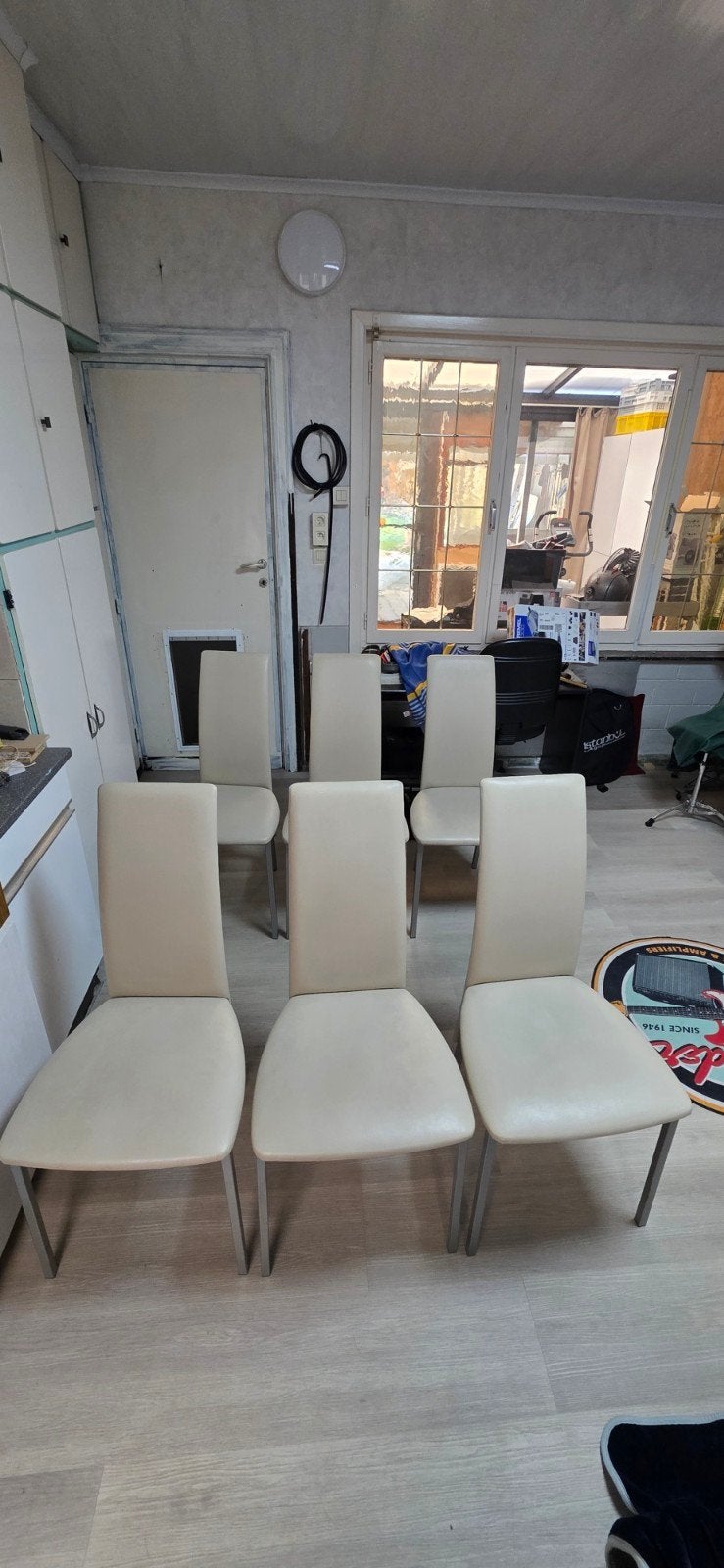 6 belles chaises de table, Enlèvement