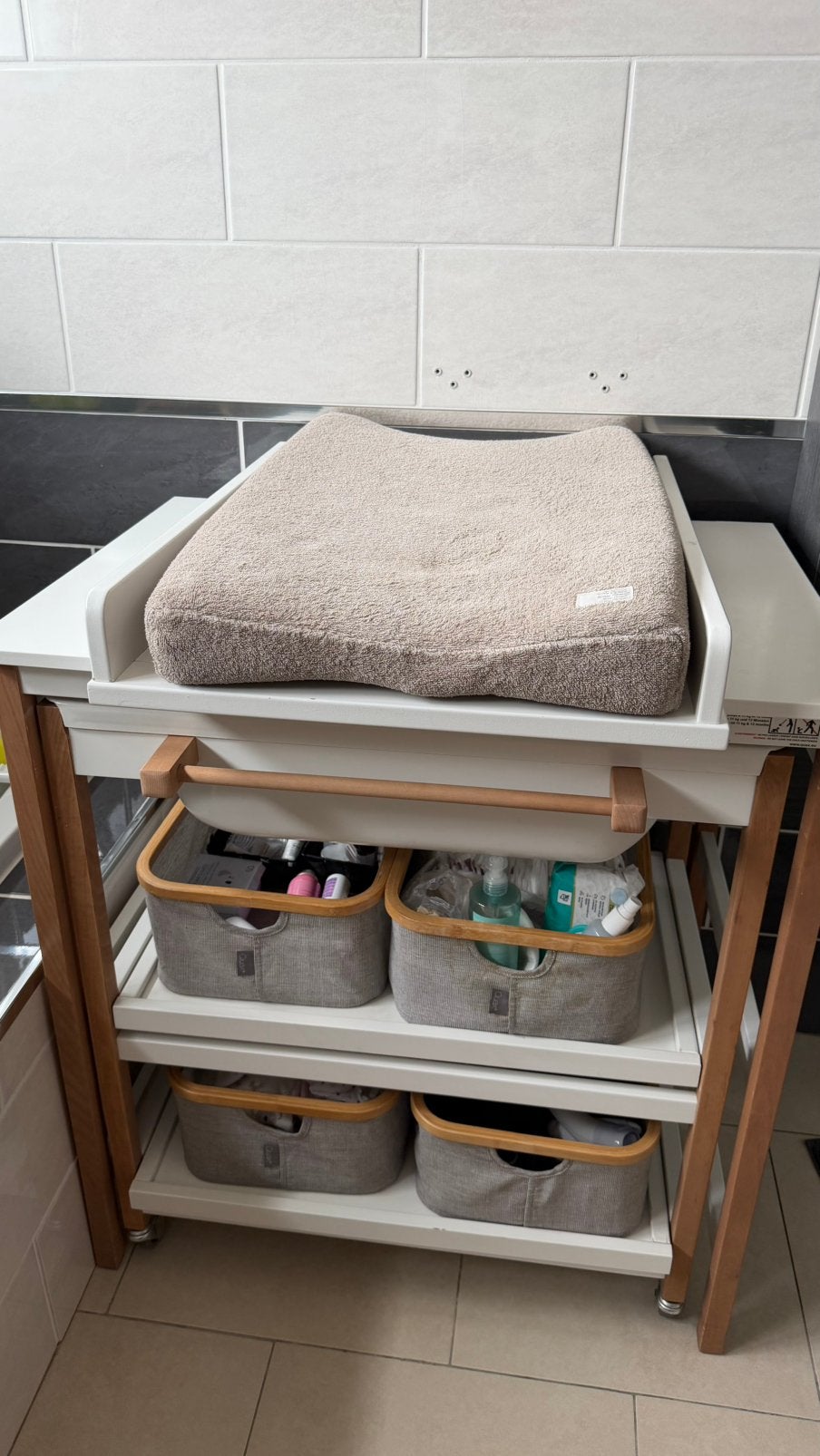 Table à langer + Baignoire coulissante Quax Smart + Bacs, Kinderen en Baby's, Kinderkamer | Tafels en Stoelen, Ophalen, Zo goed als nieuw