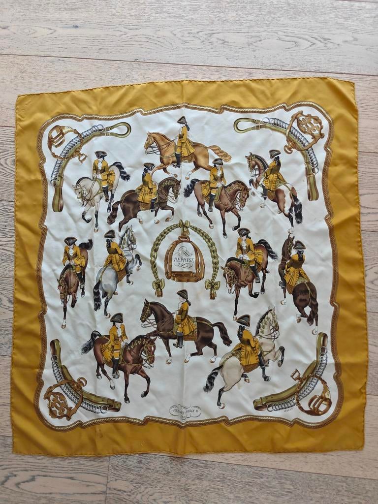 Zijden sjaal Hermès "Reprise" (Ph. Ledoux), Hermès, Ophalen of Verzenden, Gedragen, Sjaal