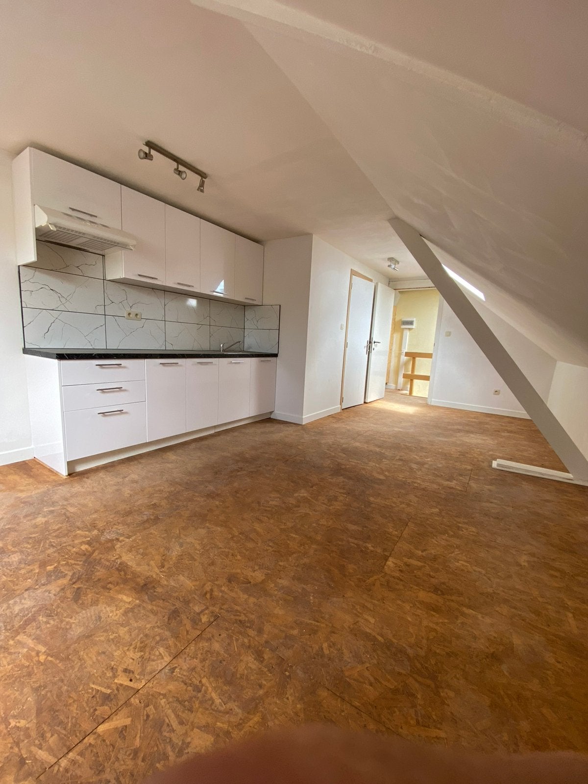Studio entièrement rénové au 3ème étage., Anvers (ville)