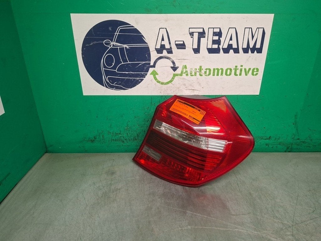 FEU ARRIÈRE DROIT BMW 1 serie (E87 / 87N) (|718129807|), Autos : Pièces & Accessoires, Utilisé, BMW, Petuelring 130
80809  München, DE