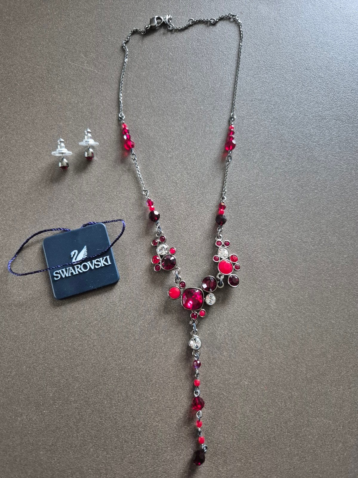 Swarovski ketting en oorstekers, Ophalen