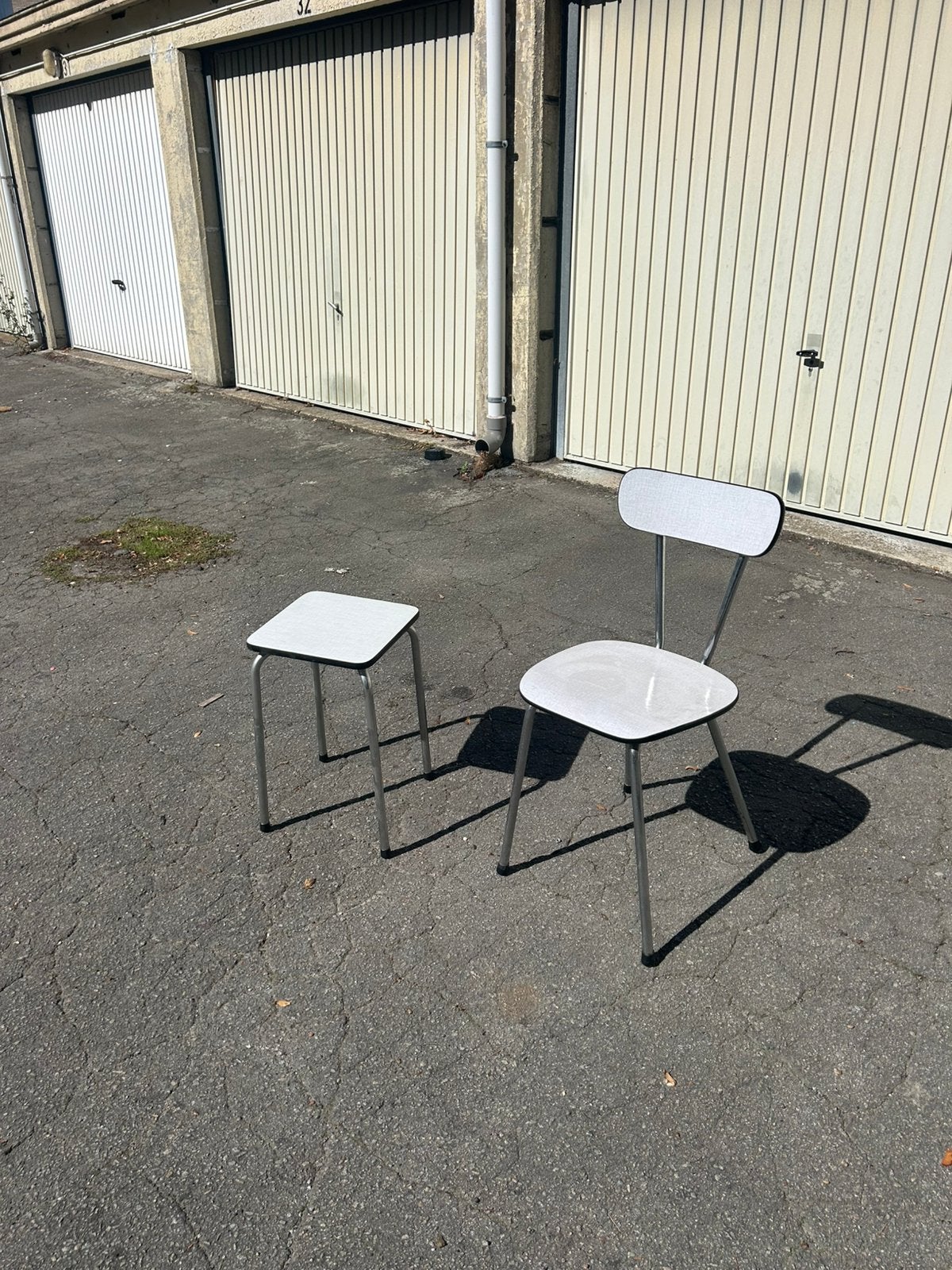 Une chaise et un tabouret en Formica, Maison & Meubles, Enlèvement, Utilisé, Une