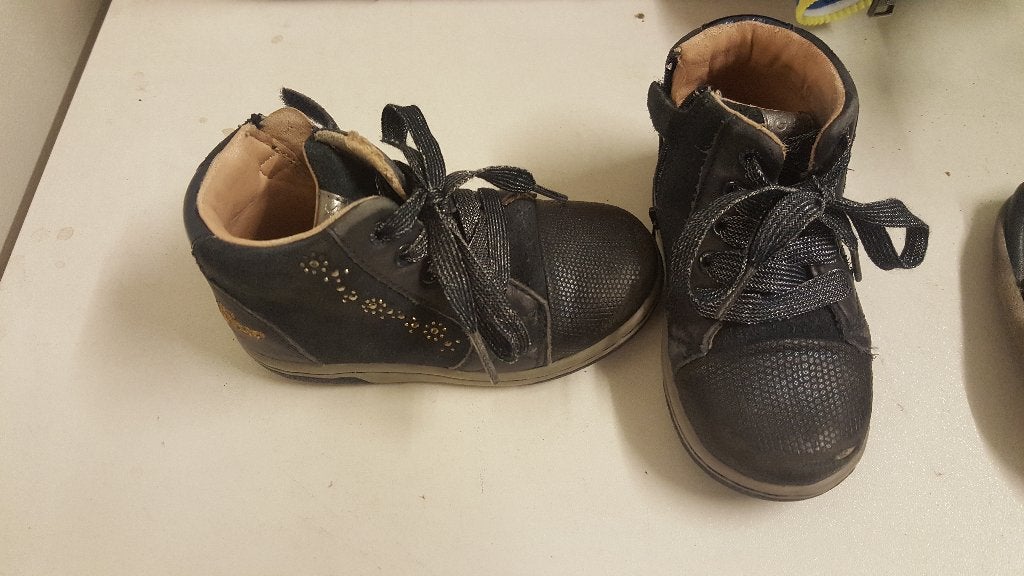 Schoenen: Geox baskets mt 25, Kinderen en Baby's, Kinderkleding | Schoenen en Sokken, Ophalen, Zo goed als nieuw, Schoenen