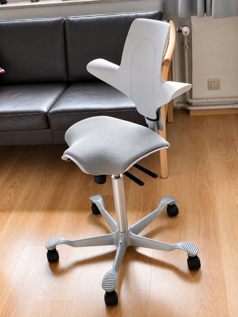 Chaise HÅG Capisco Puls 8020 gris clair excellent état, Maison & Meubles, Enlèvement, Ergonomique, Gris, Chaise de bureau