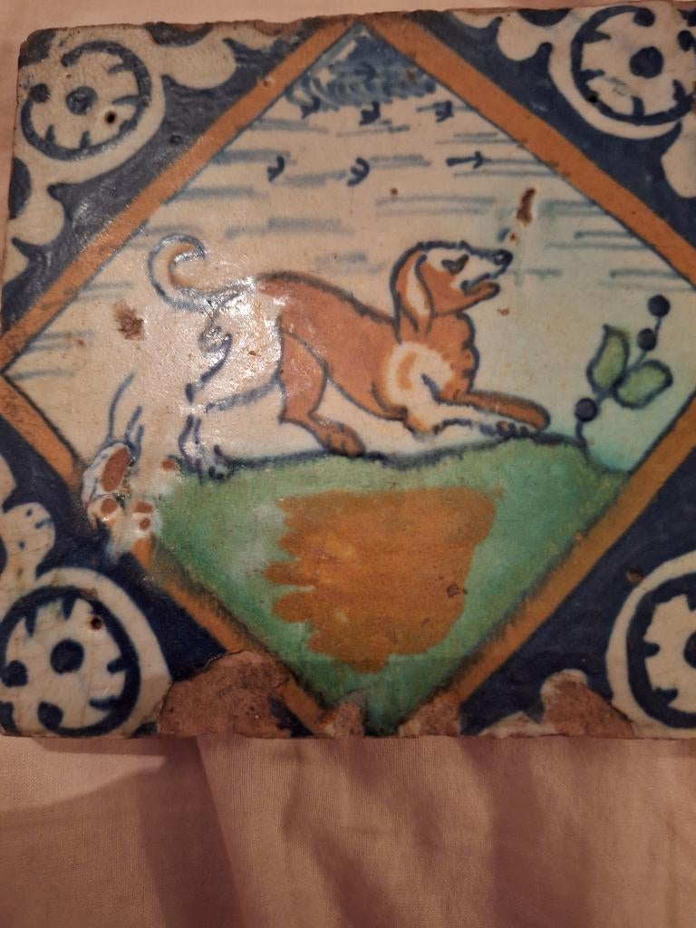 Polychrome kwadraat tegel, Ophalen
