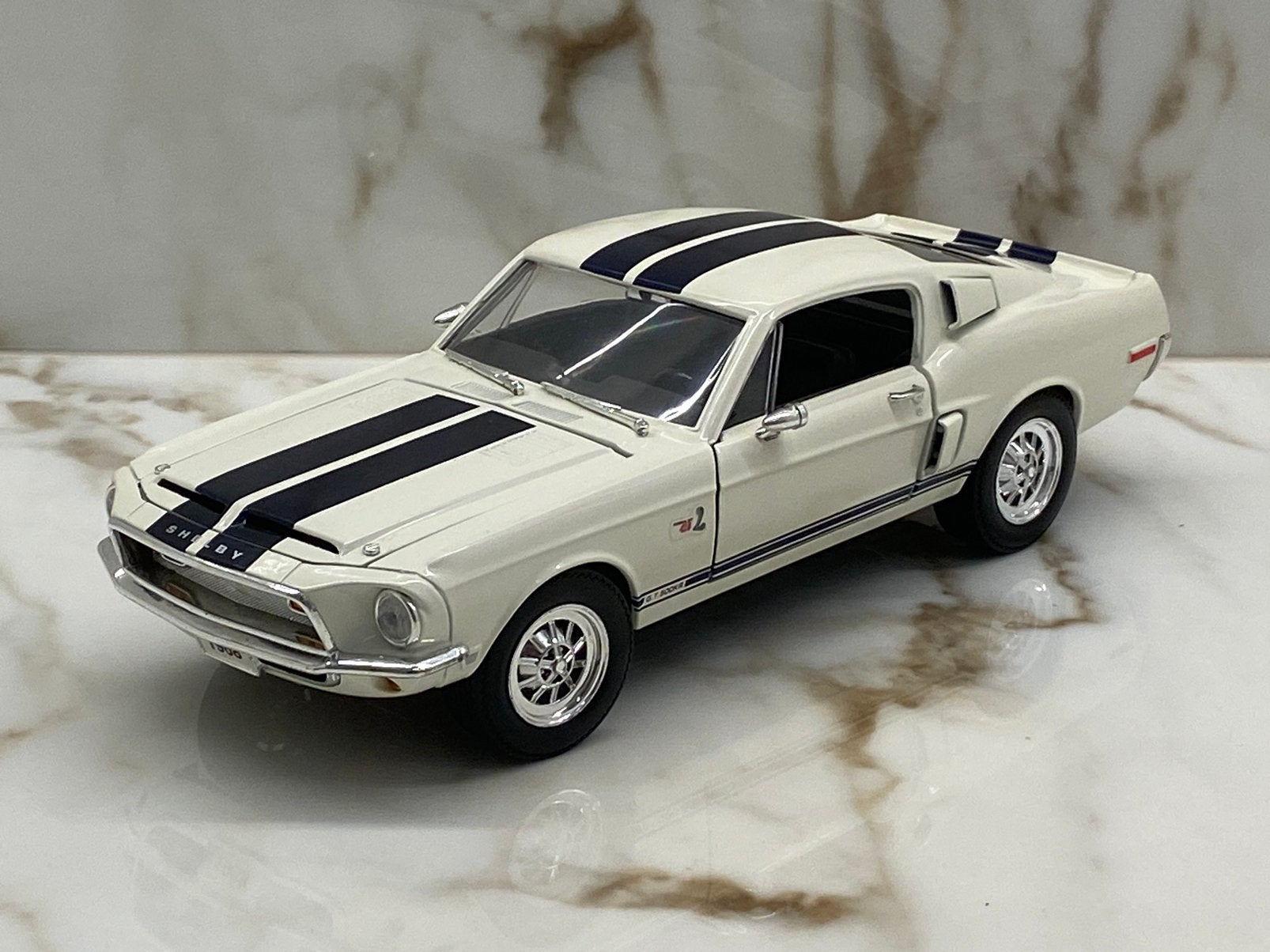 Ford Shelby GT500KR - 1968 - 1:18, Enlèvement ou Envoi, Comme neuf, Voiture