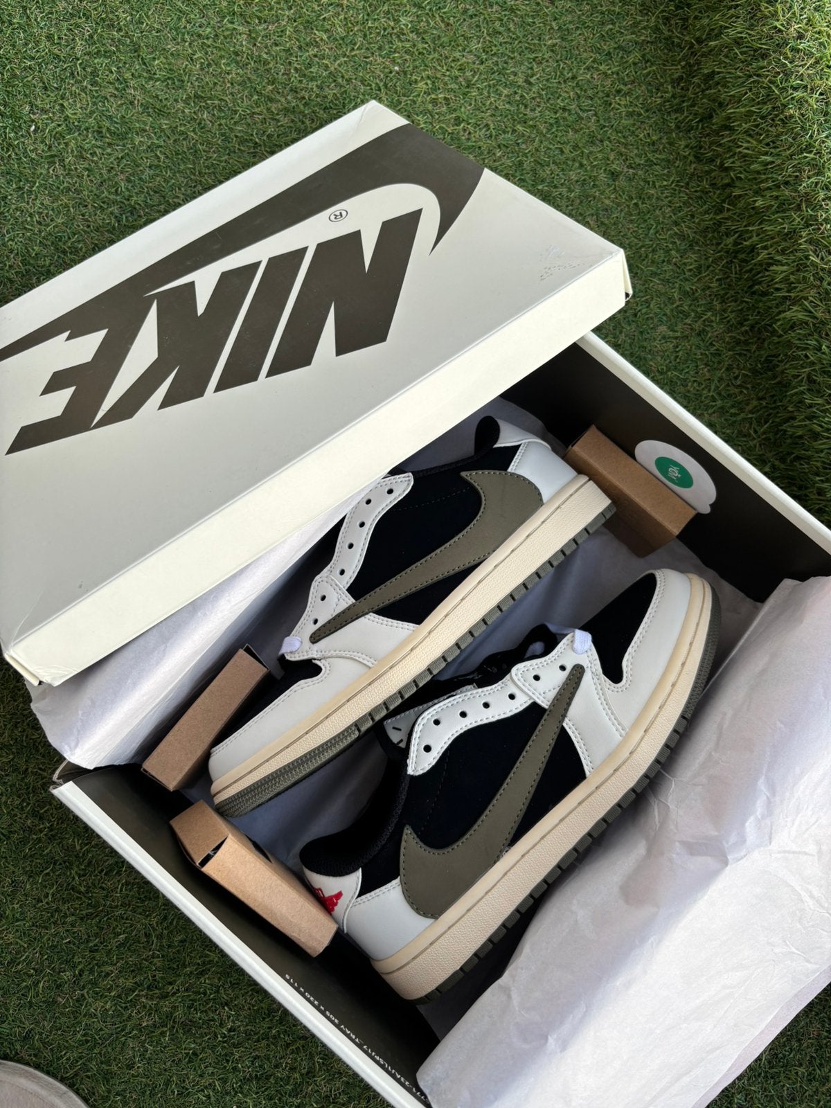 Travis scott x Air Jorden, Wit, Nieuw, Ophalen of Verzenden, Sneakers