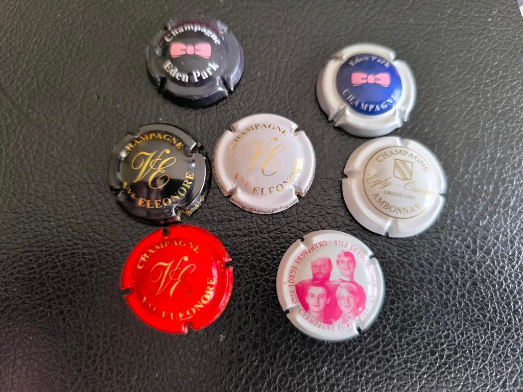7 capsules de champagne commençant par la lettre E, Enlèvement ou Envoi