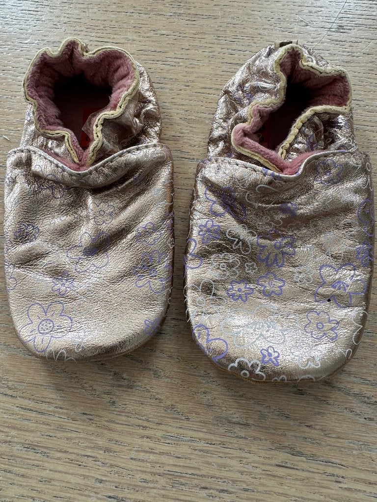 Pantoffels GROOT,perfecte staat, maat 21, Enfants & Bébés, Vêtements de bébé | Chaussures & Chaussettes, Neuf, Groot, Enlèvement ou Envoi