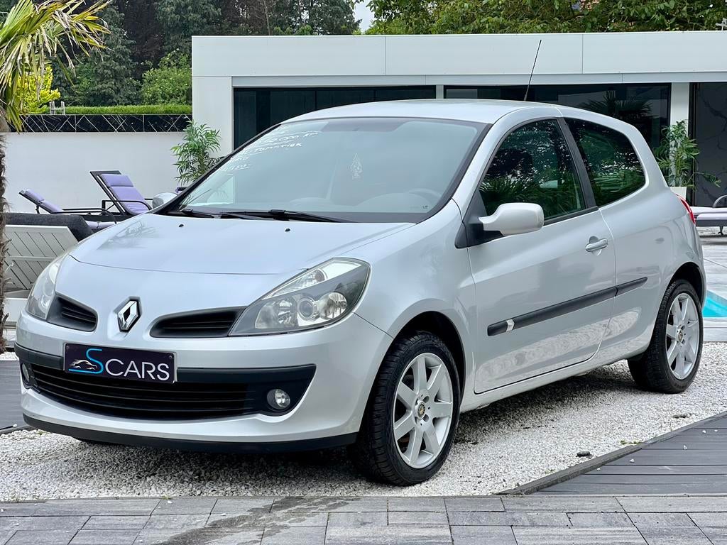 Renault Clio 1.6i ** 050.000 km ** Automatiek ** Airco **, Auto's, 82 kW, 4 cilinders, 1600 cc, Bedrijf