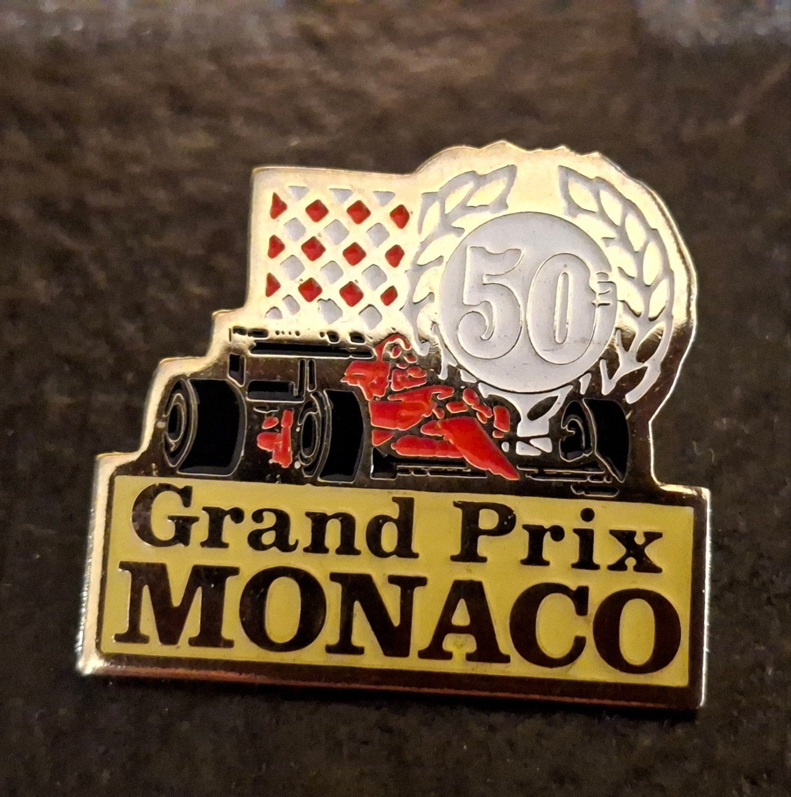 Épinglette vintage 50 ans du Grand Prix de Formule 1 de Mona, Collections, Enlèvement ou Envoi, Comme neuf, Sport, Insigne ou Pin's