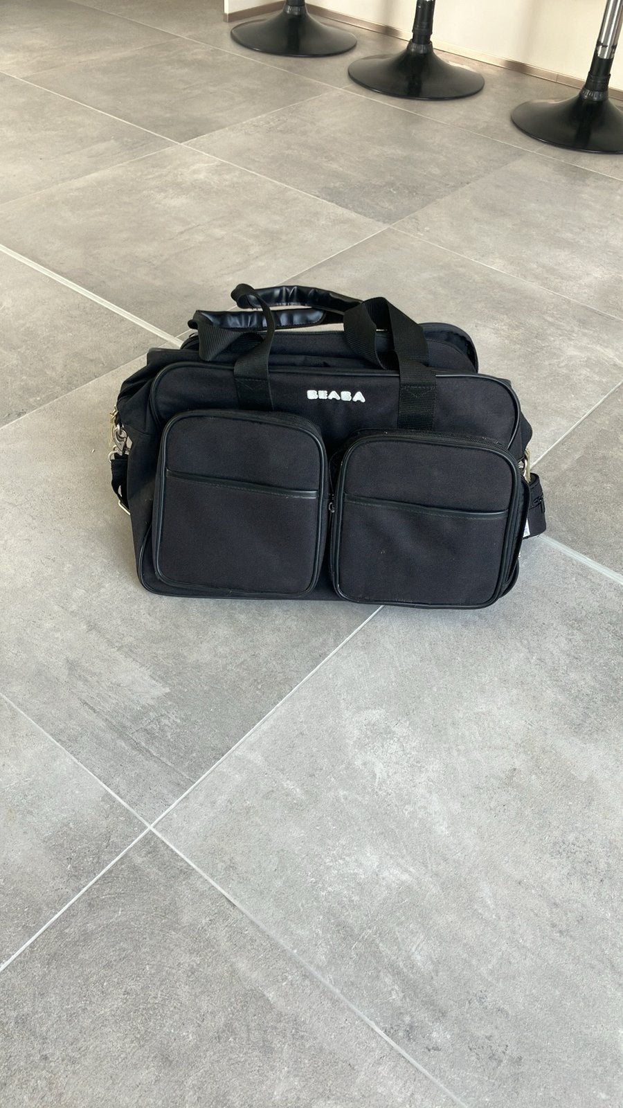 Sac à langer Béaba – État neuf – Complet 40€, Enlèvement, Comme neuf, Noir, Bandoulière