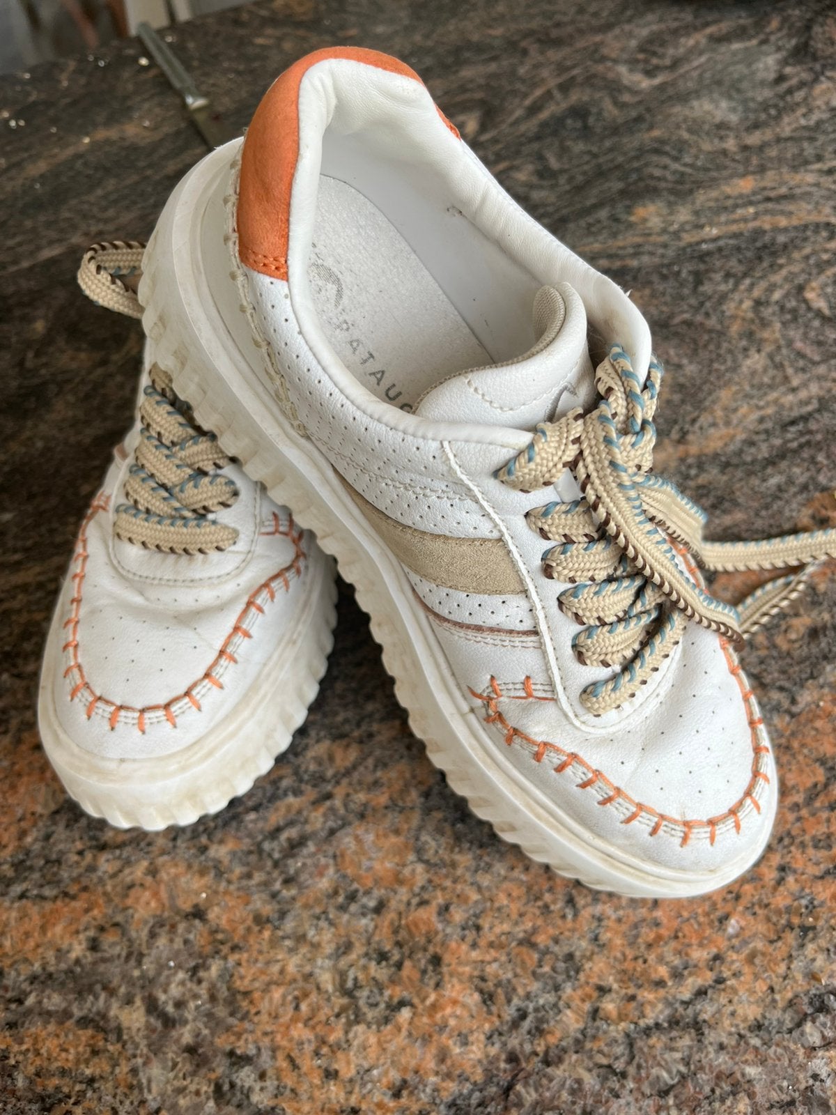 Sneakers Pataugas en cuir blanc, nettoyées, taille 37, Enlèvement ou Envoi, Sneakers et Baskets, Porté, Blanc