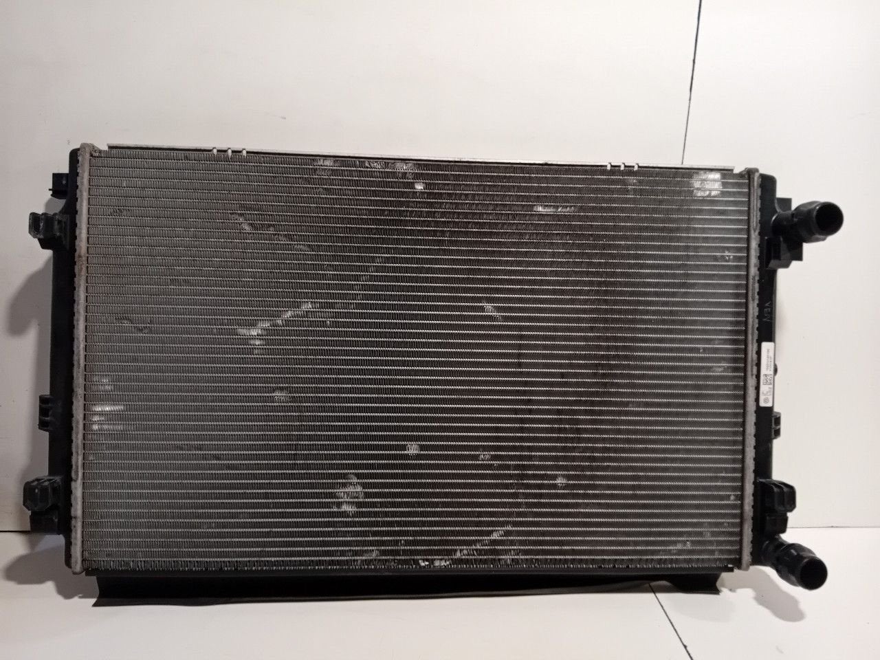 Radiateur Volkswagen Passat, Onderdelen@venauto.nl, Van der Ven Autorecycling B.V., Ettenseweg 76, 4706 PB Roosendaal, The Netherlands