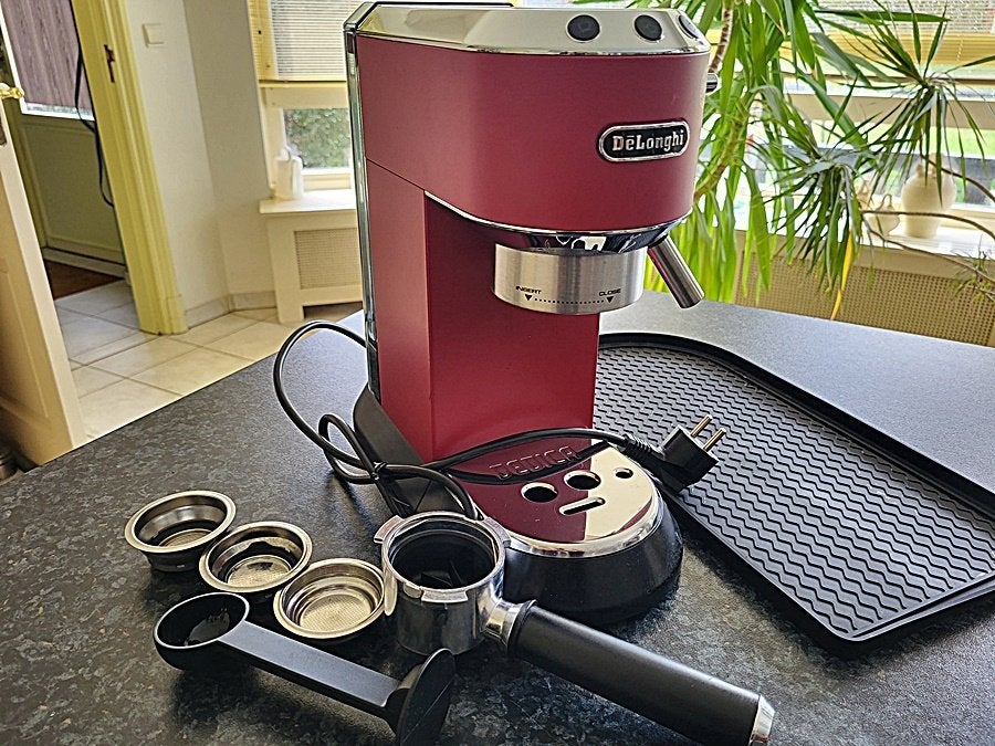 Koffieapparaat - De'Longhi Dedica, Elektronische apparatuur, Espresso apparaat, Gemalen koffie, Ophalen of Verzenden, Zo goed als nieuw