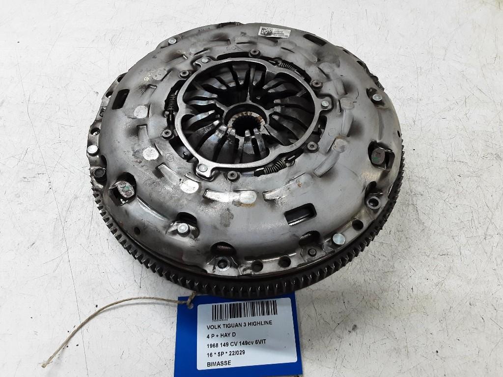 VOLANT MOTEUR BI-MASSE Volkswagen Tiguan (AD1) (04L141015E), Autos : Pièces & Accessoires, Utilisé, Volkswagen