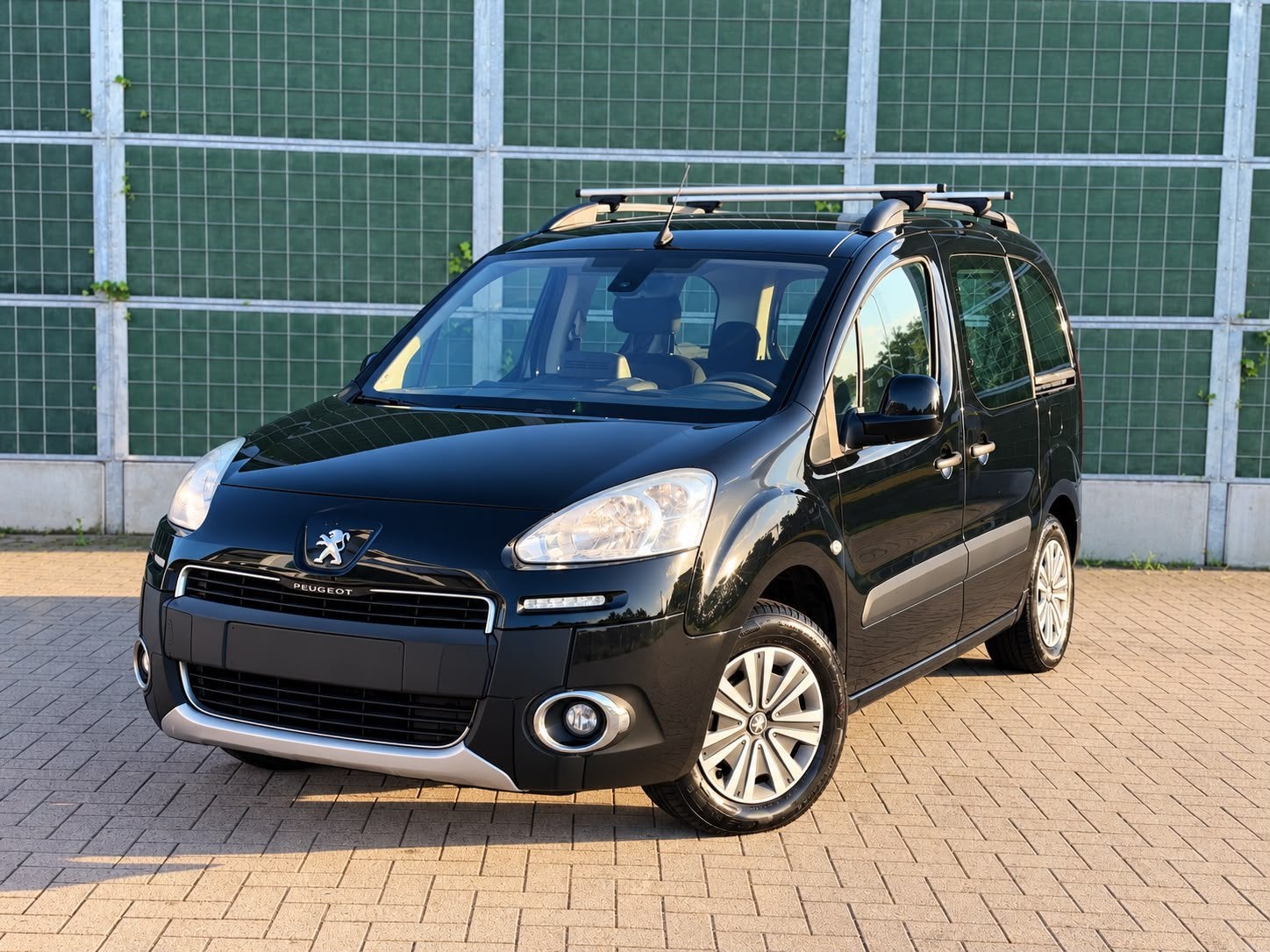 Peugeot Partner 1.2 Essence, Euro 5, Achat, 4 portes, Entreprise