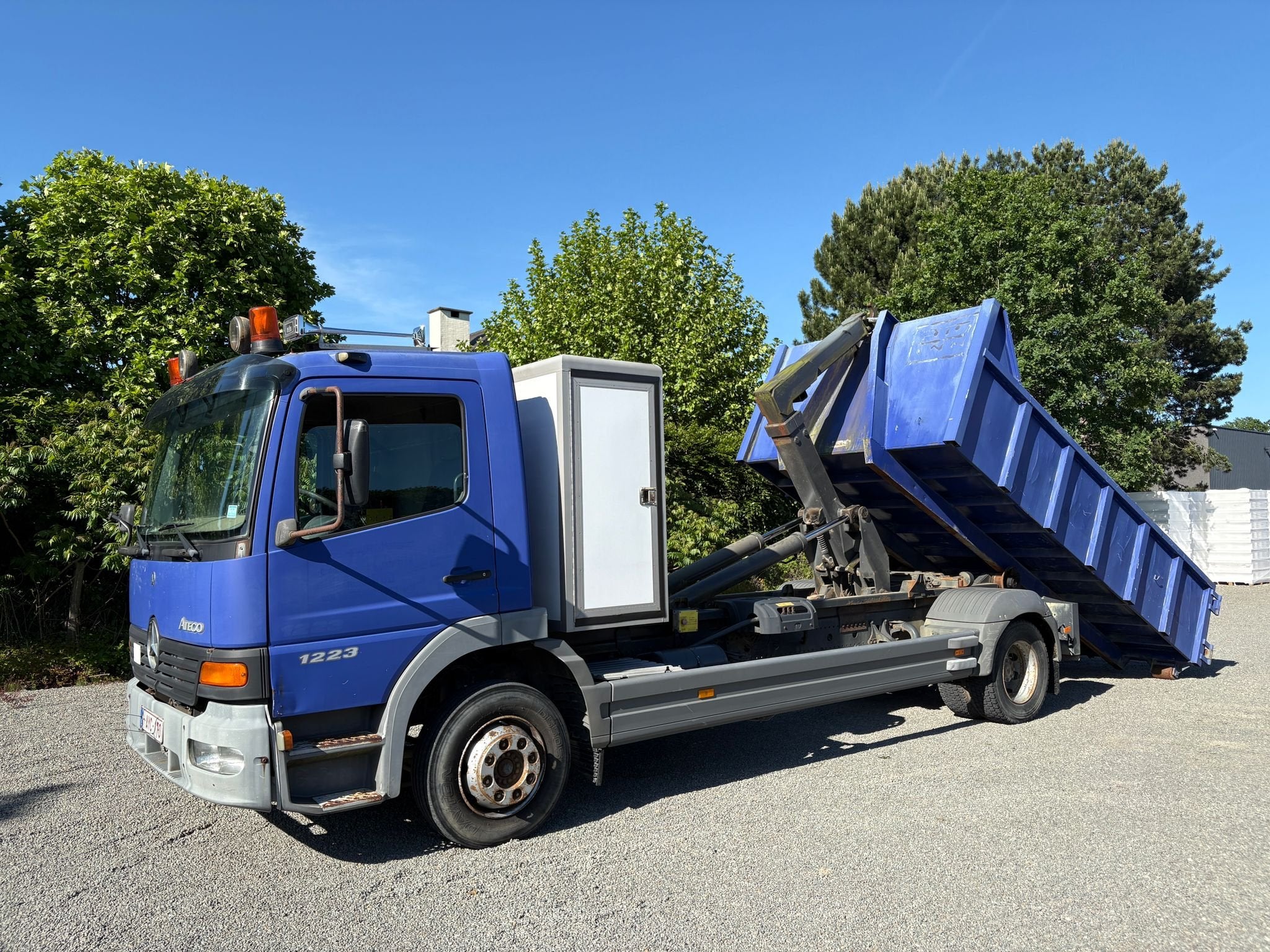 Mercedes-Benz Atego 1223 met container (bj 1999), Auto's, Achterwielaandrijving, 230 pk, 169 kW, Mercedes-Benz