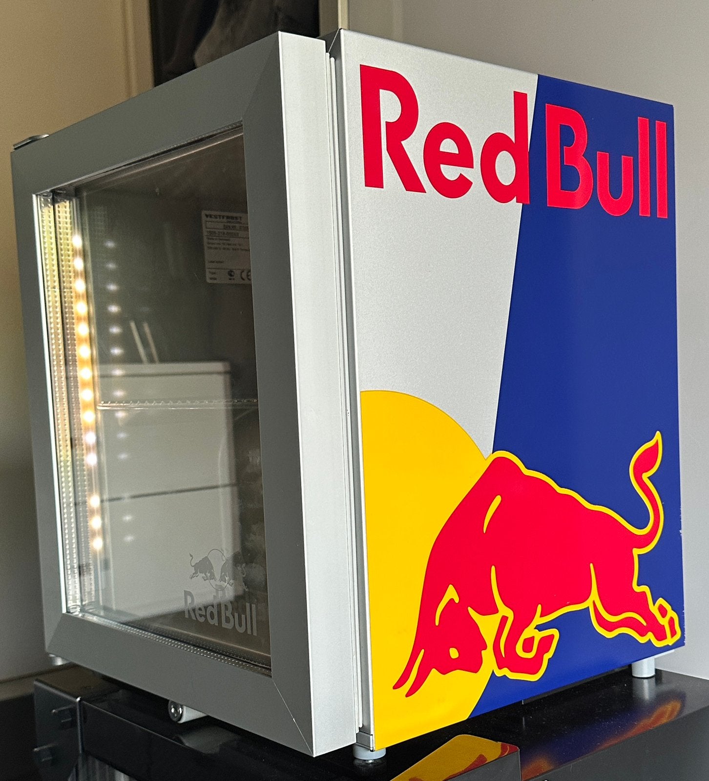 Réfrigérateur Red Bull, Enlèvement