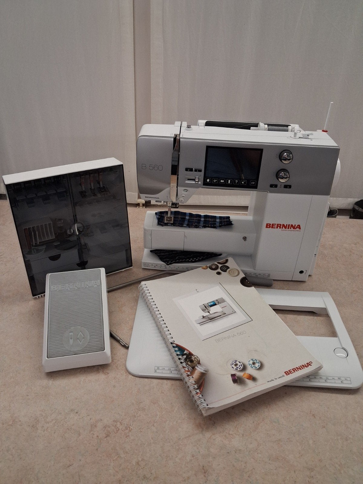 Bernina B560 zgan compleet nagezien en compleet, Hobby en Vrije tijd, Ophalen, Naaimachine, Bernina