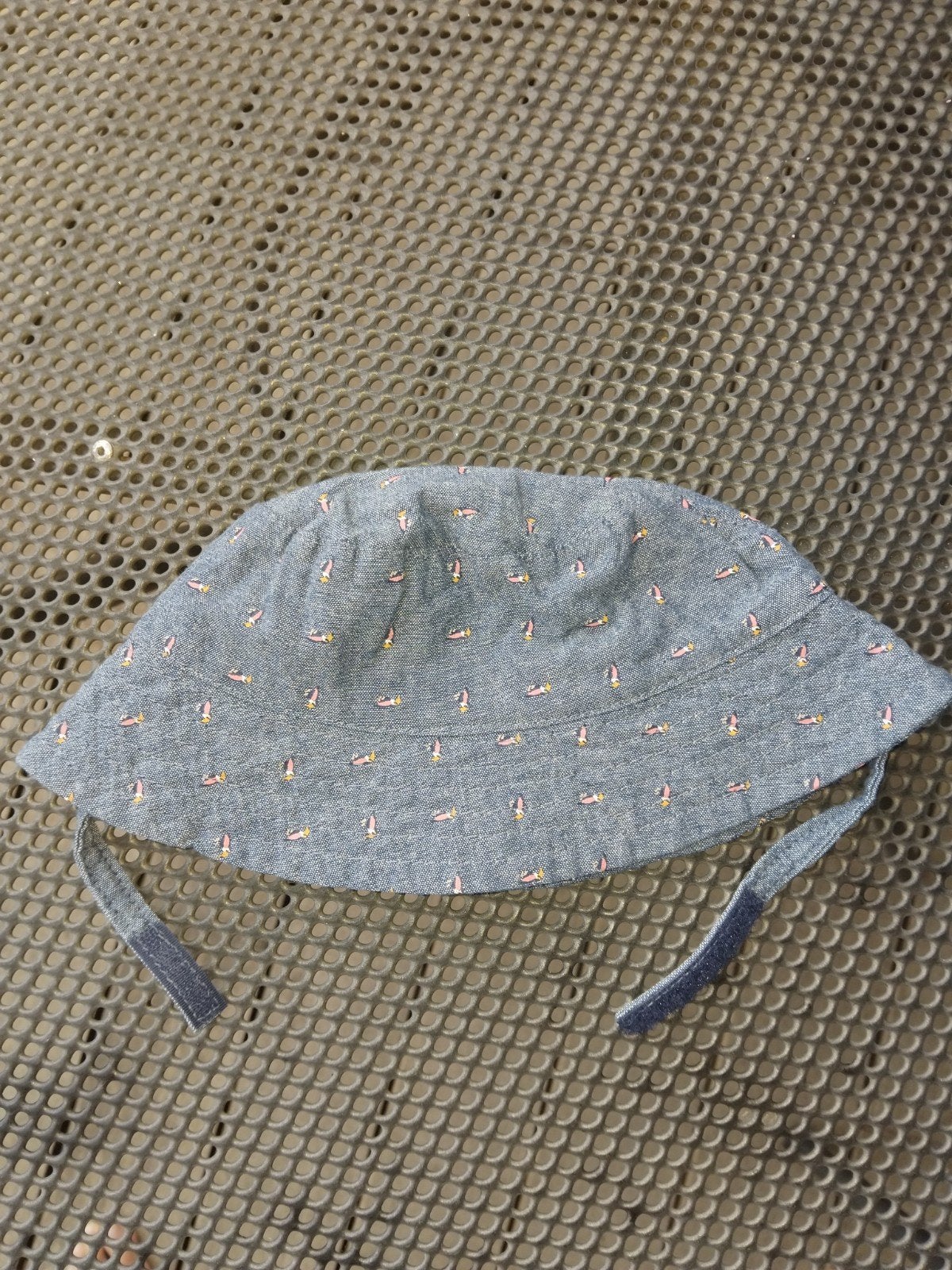 Lichtblauw babymutsje met klittenbandsluiting – ca. 6-12 maa, Enfants & Bébés, Vêtements de bébé | Casquettes & Chapeaux, Enlèvement ou Envoi