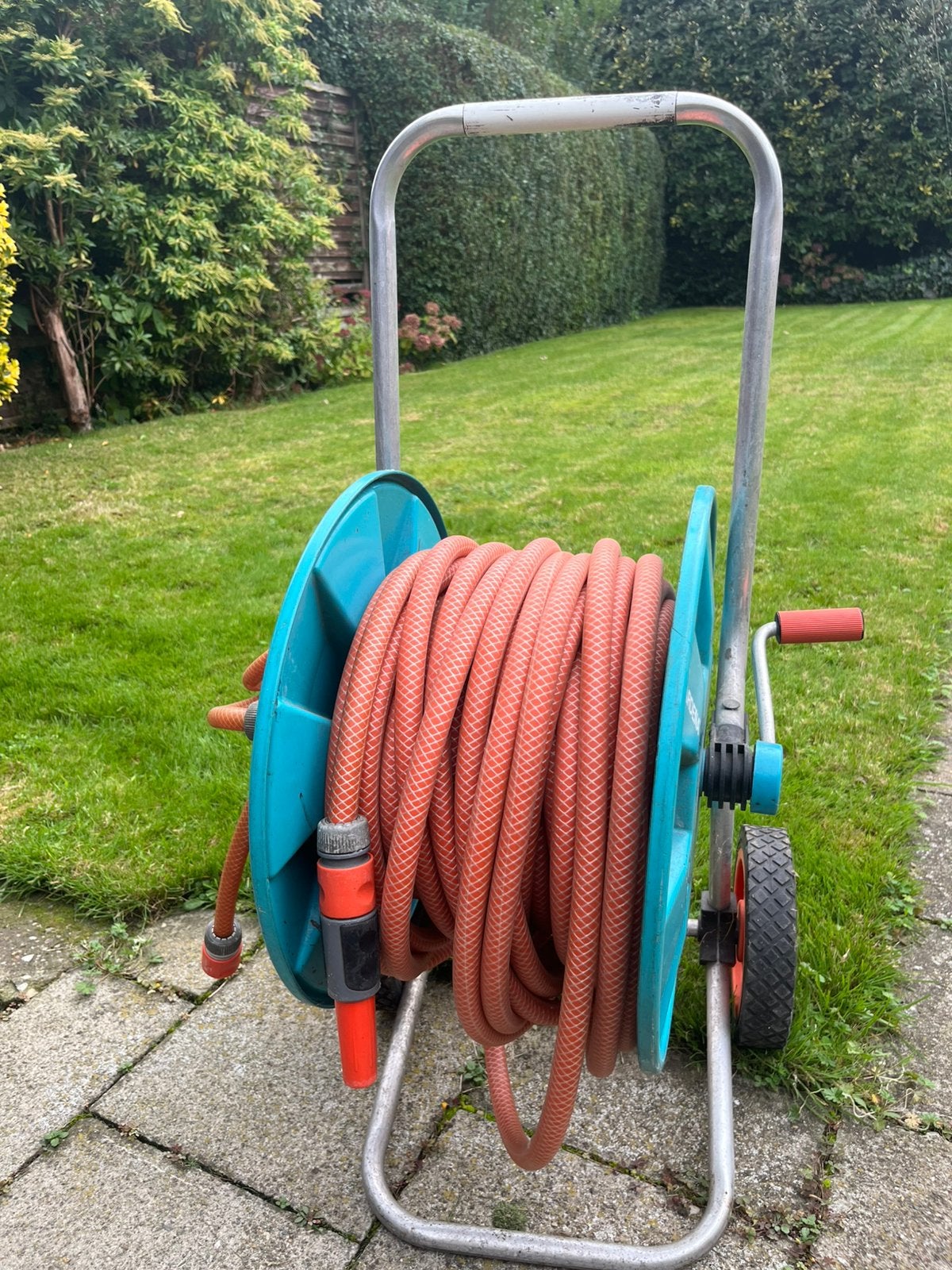 Tuinhaspel met tuinslang ,20 eu, Ophalen, Zo goed als nieuw, Tuinslang