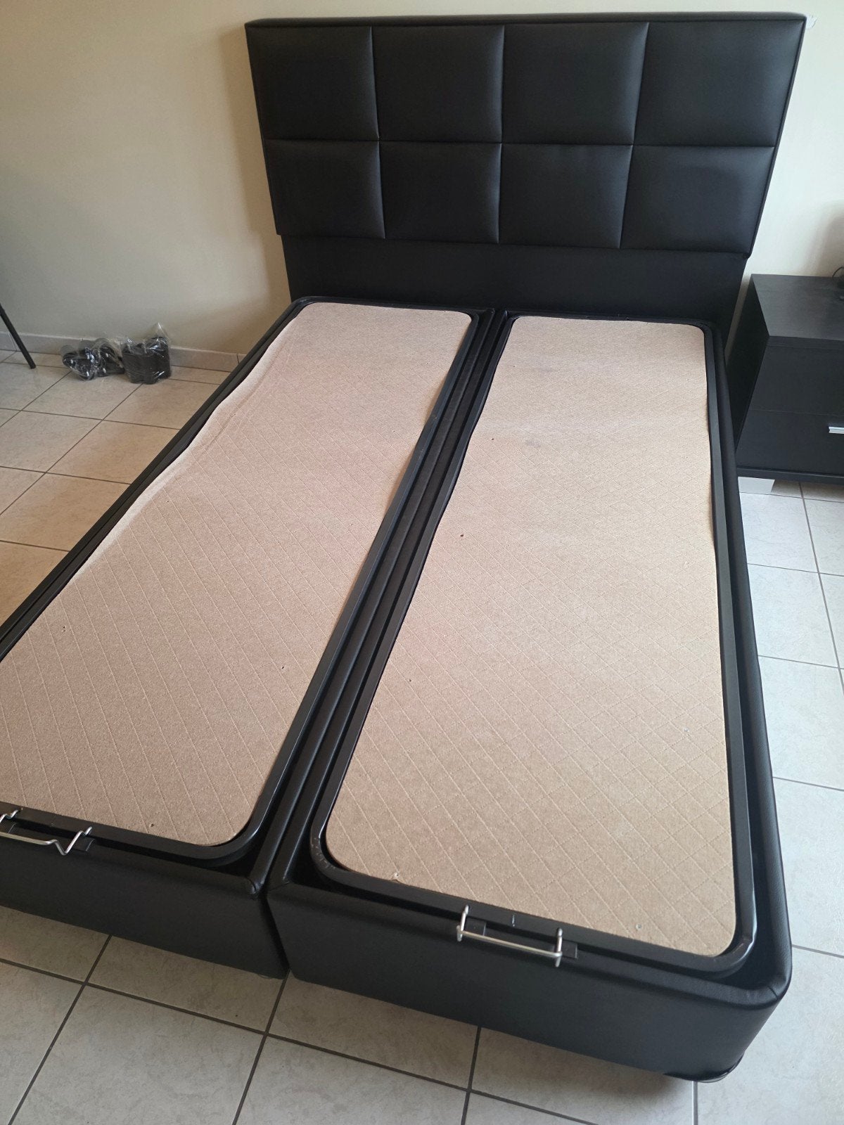 Boxspring 140 cm . zonder matras . Regio Reimenam, Huis en Inrichting, Ophalen