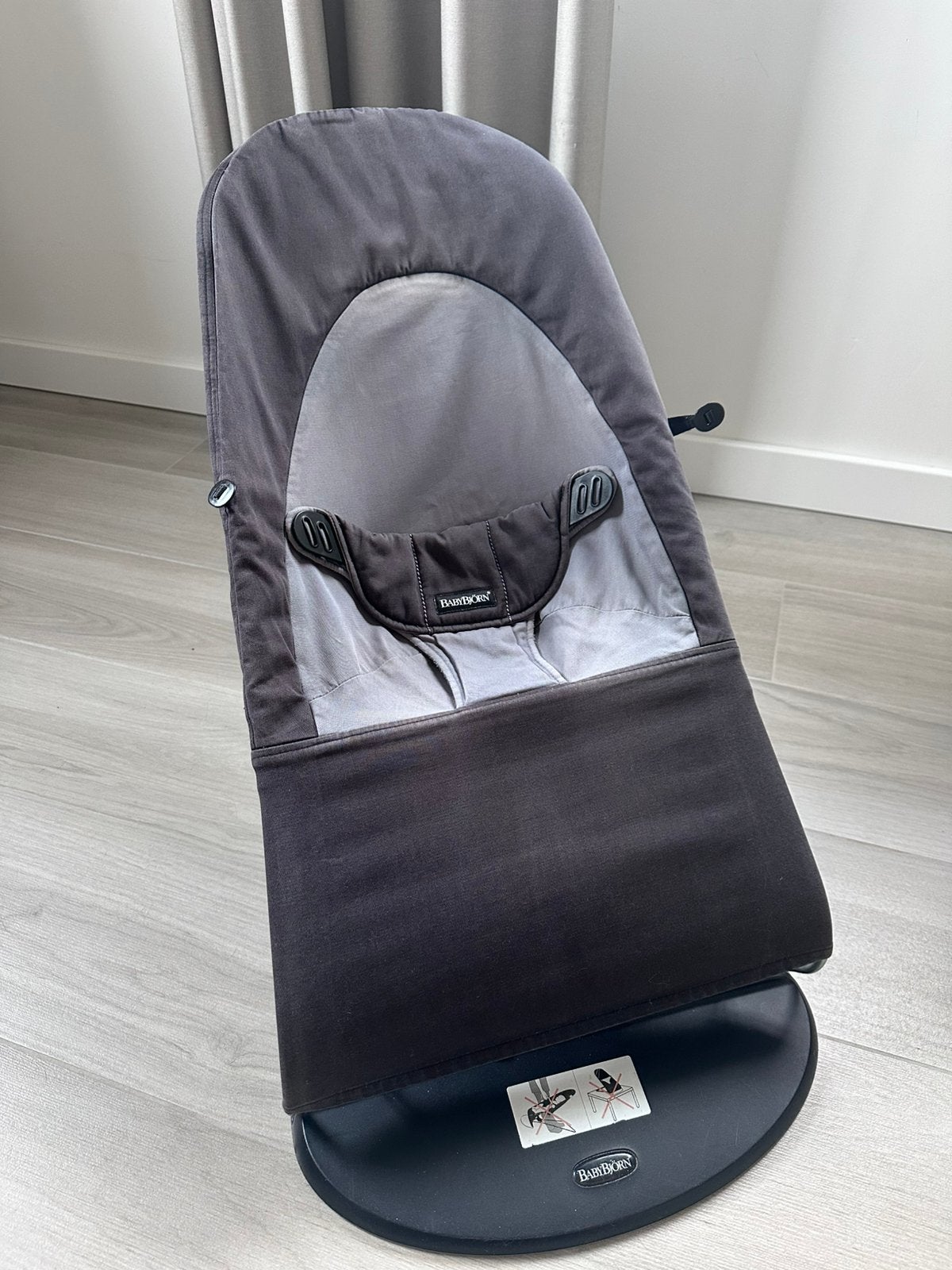 BabyBjörn Balance Soft wipstoel + originele speelgoedbeugel, Kinderen en Baby's, Wipstoeltjes, Gebruikt, Wipstoel, Met gordel(s) of riempje(s)