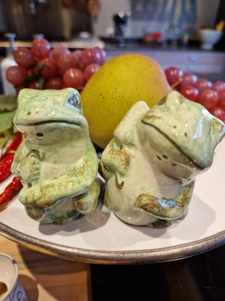 Salière et poivrier grenouille en céramique, Antiquités & Art, Enlèvement ou Envoi