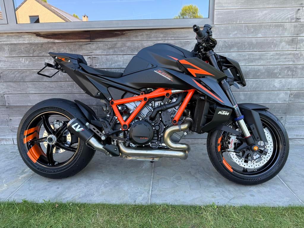 KTM Superduke 1390R EVO Zwart NIEUW!! 0km!! 4j garantie!!, Motoren, Motoren | KTM, 2 cilinders, Traction Control, Nieuw, Motorrijbewijs A