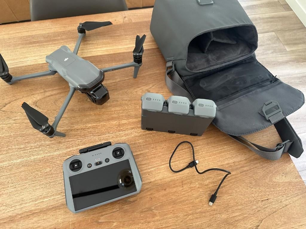 DJI Air 3 Fly more Drone - Batterijen slechts 6 x geladen, TV, Hi-fi & Vidéo, Drones, Drone avec caméra, 250 à 900 g, Enlèvement ou Envoi
