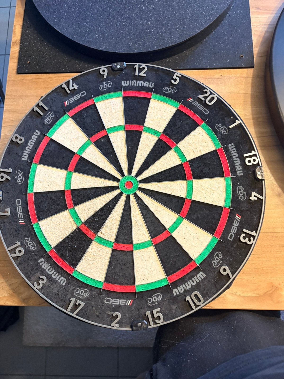 Prof dartbord plus geluidsdemper, Sport en Fitness, Darts, Ophalen, Zo goed als nieuw, Dartbord