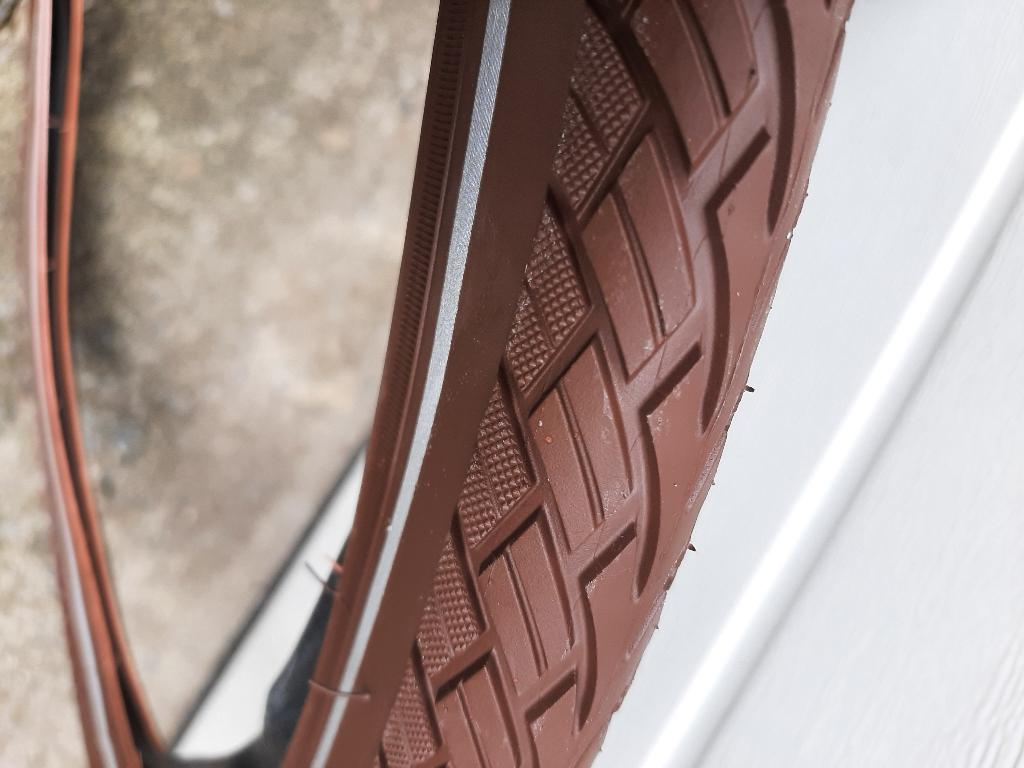 Nieuwe bruine reflecterende 28" buitenbanden met binnenband, Fietsen en Brommers, Fietsonderdelen, Band, Nieuw, Ophalen of Verzenden