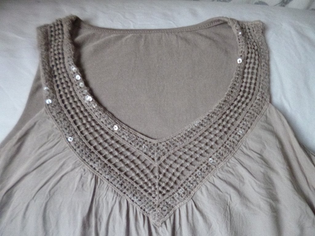 Topje / tuniek in taupe met glitterpailletten. Boho. Maat M., Kleding | Dames, Jurken, Zo goed als nieuw, Maat 38/40 (M), Ophalen of Verzenden