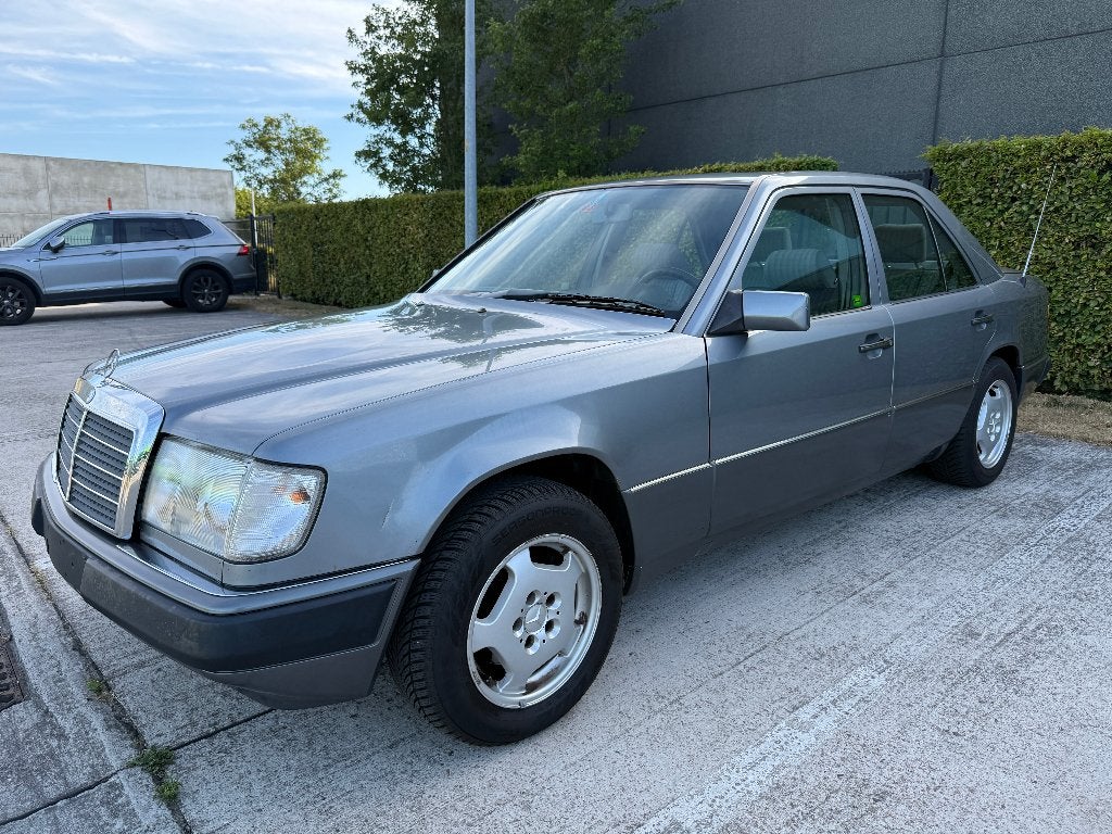 Mercedes-Benz W124 200D – 1990 – toit - Radio/Bluetooth, Autos, Achat, Série 200, 4 portes, Boîte manuelle