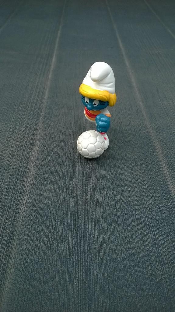 Schtroumpfette footbaliste 2.0163, Collections, Schtroumpfs, Enlèvement ou Envoi, Utilisé, Schtroumpfette, Poupée, Figurine ou Peluche