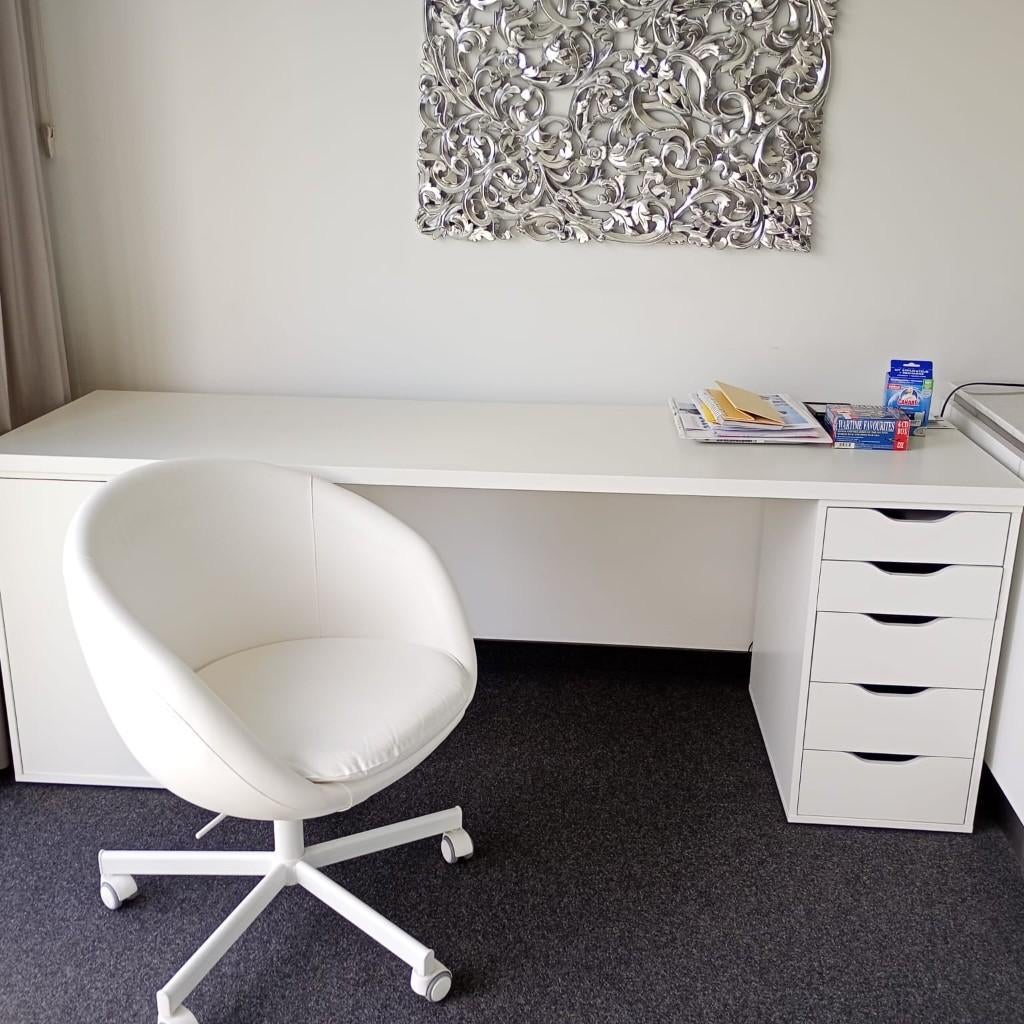 Bureau zonder bureaustoel, Hout, Schoolbureau, Zo goed als nieuw, IKEA