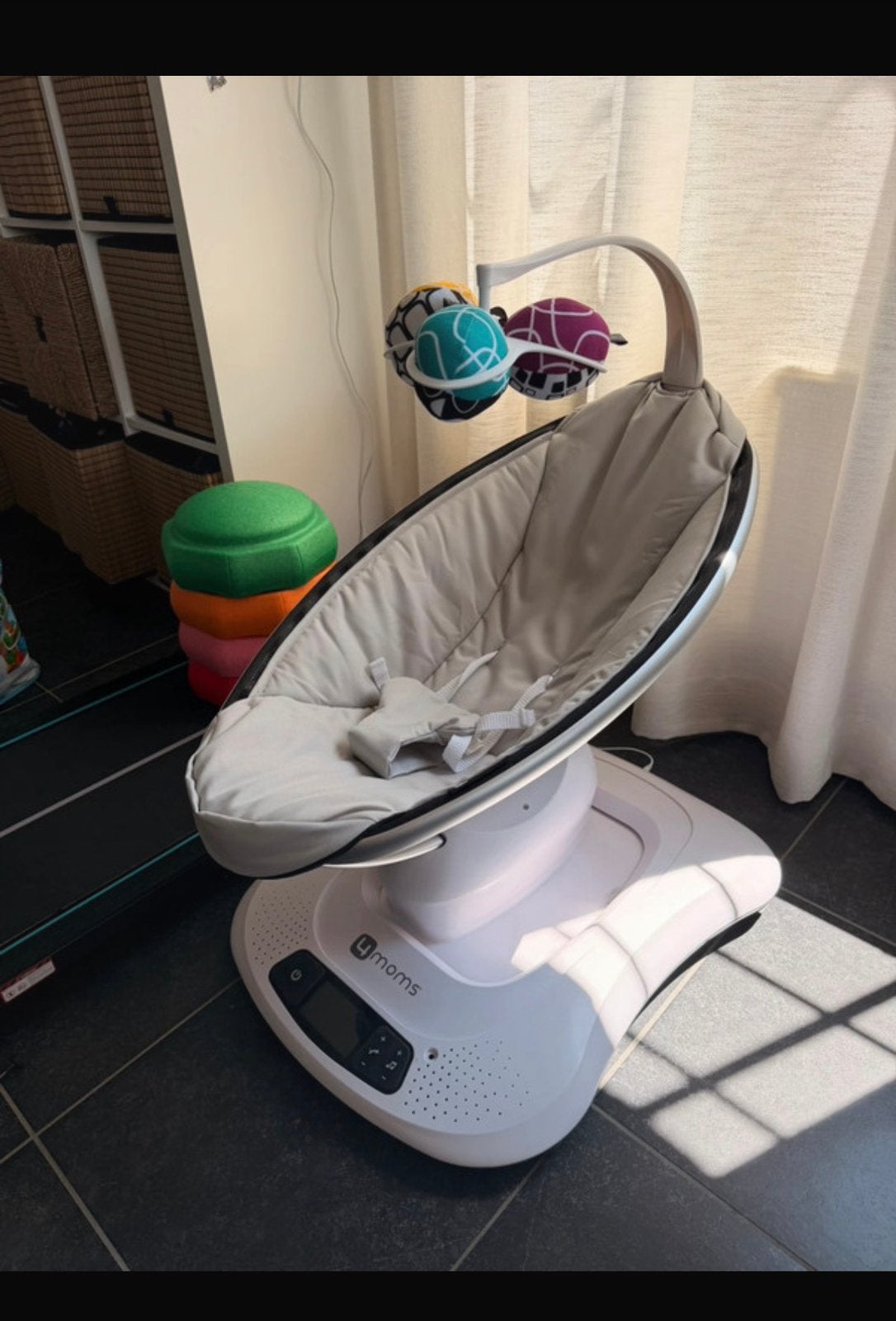 Mamaroo 4 moms swing, Kinderen en Baby's, Wipstoeltjes, Ophalen, Zo goed als nieuw, Schommelstoel, Met gordel(s) of riempje(s)