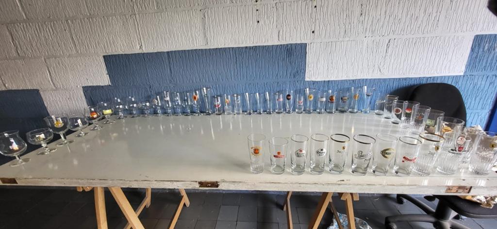 Collectie bierglazen, Verzamelen, Ophalen, Zo goed als nieuw, Bierglas