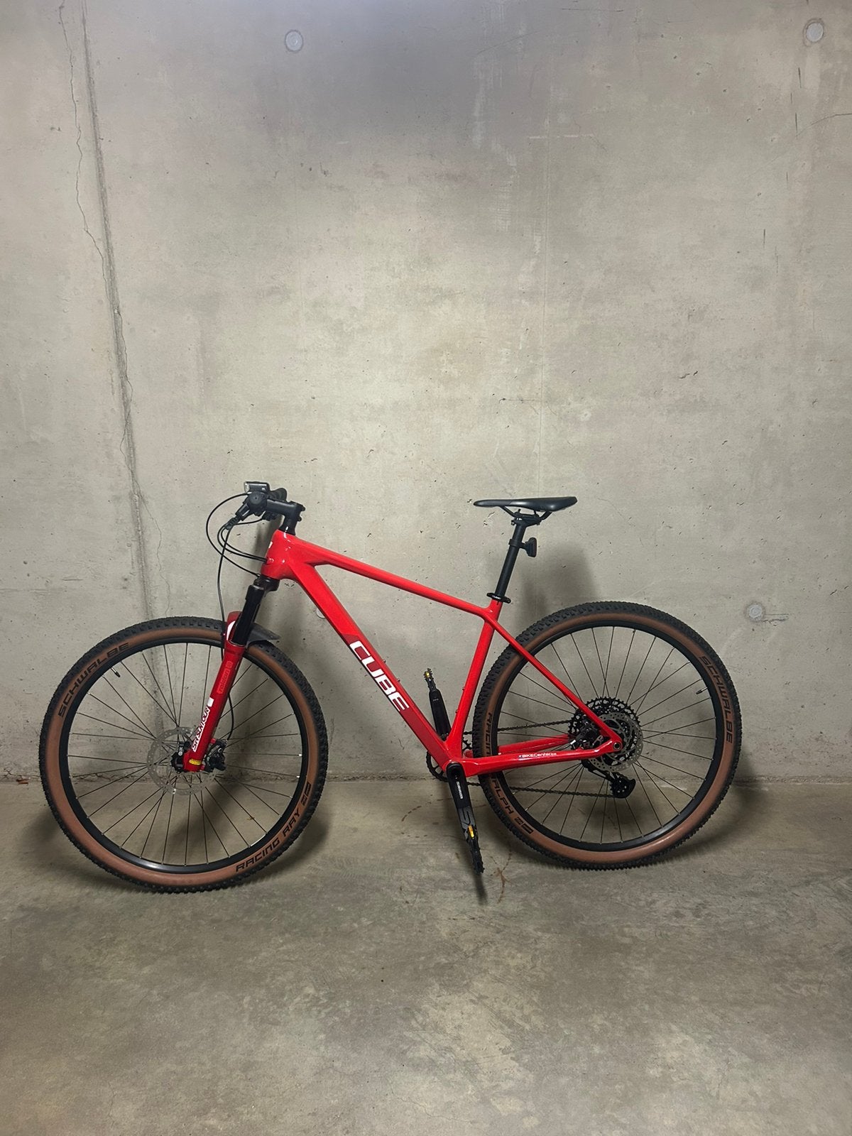Cube Mountainbike C:63 Red/White – Framemaat 19 inch, Fietsen en Brommers, Ophalen, Zo goed als nieuw