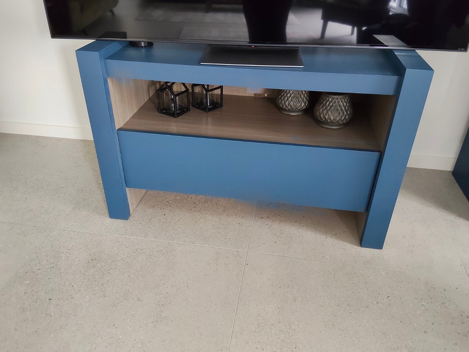 Tv kast met schuif, Enlèvement