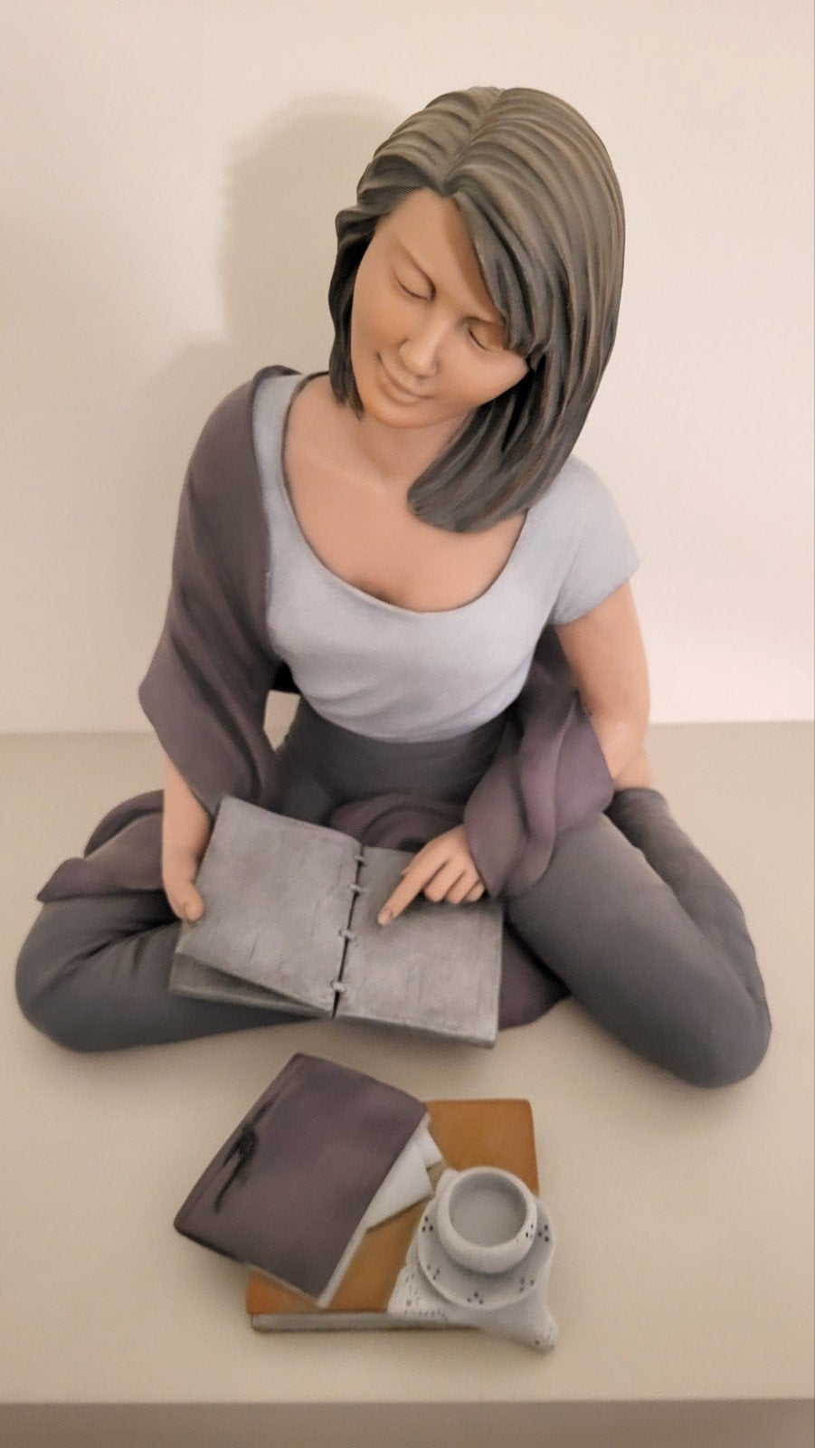 ELISA sculpture Lezende dame met boek. Limited edition, Verzamelen, Ophalen