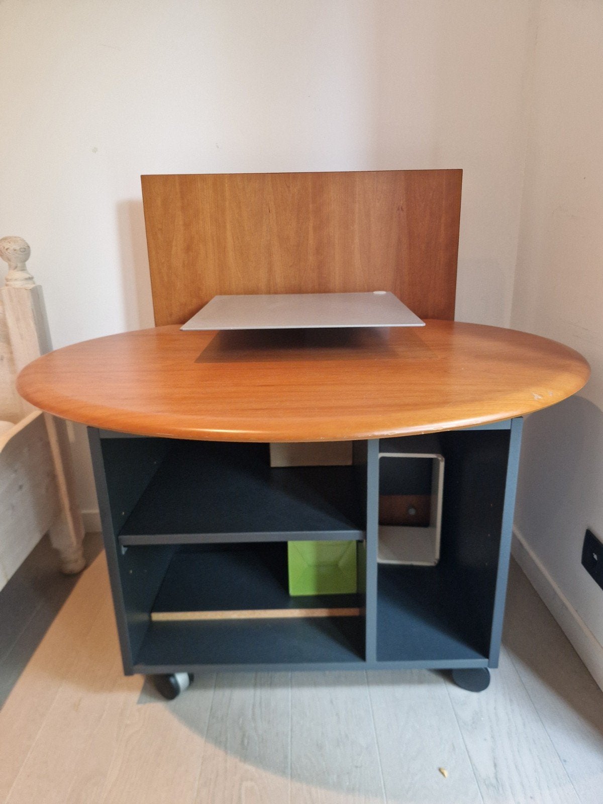 Kwalitatief computerbureau op wieltjes met uittrekb werkblad, Maison & Meubles, Enlèvement, Bois, Bureau d'ordinateur