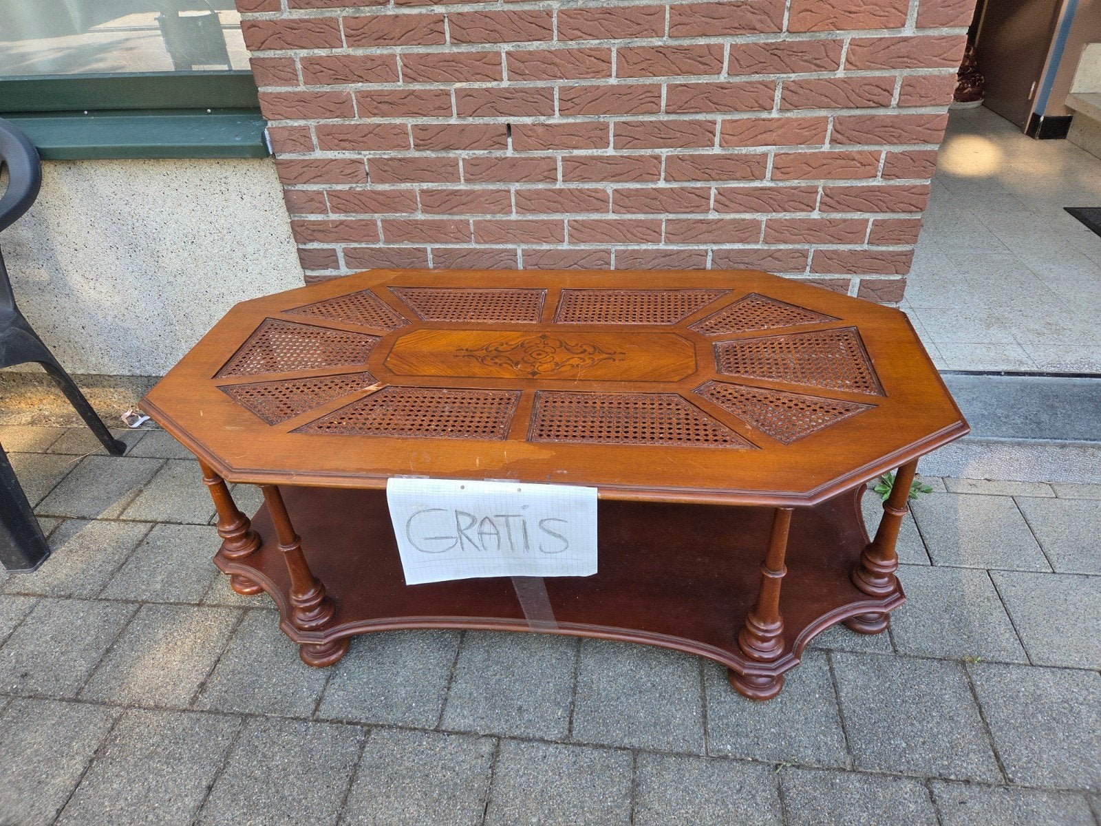 gratis salontafel af te halen in temse gsm0497070141, Antiek en Kunst, Ophalen
