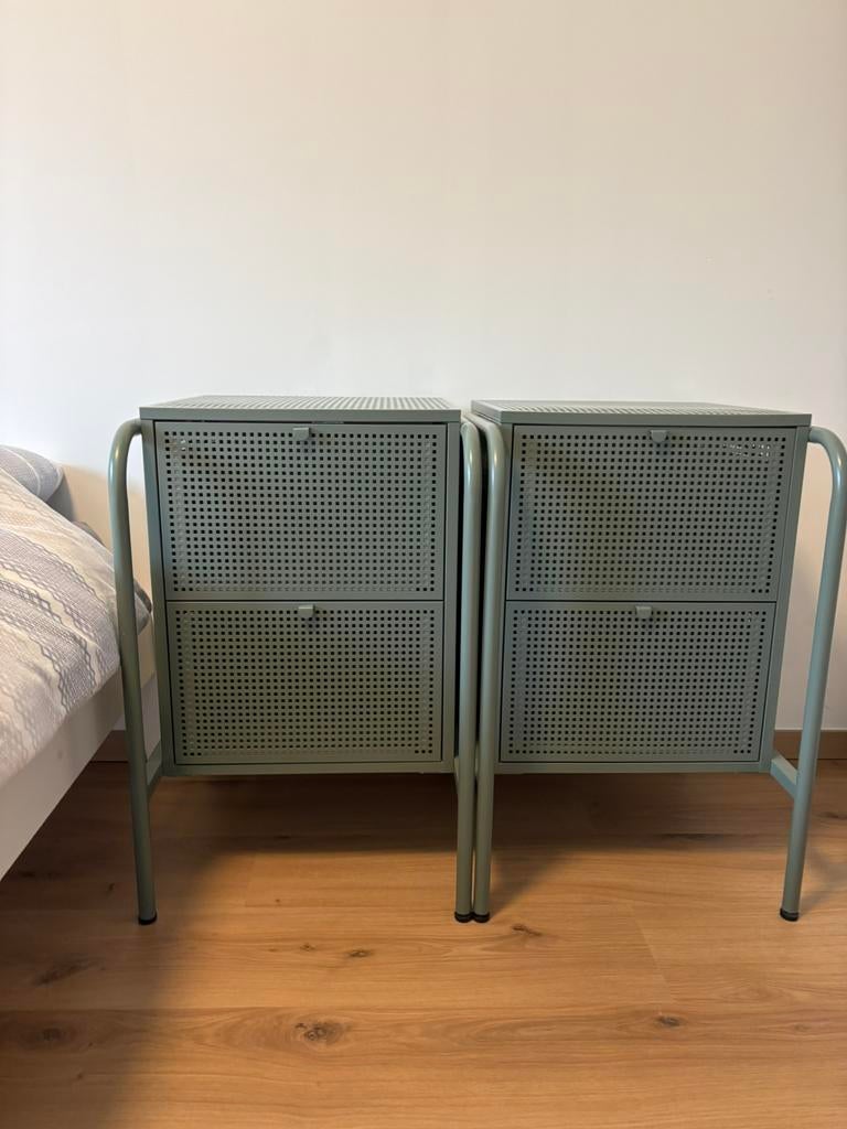 2 tables de nuit Ikea en métal, Ophalen, Zo goed als nieuw
