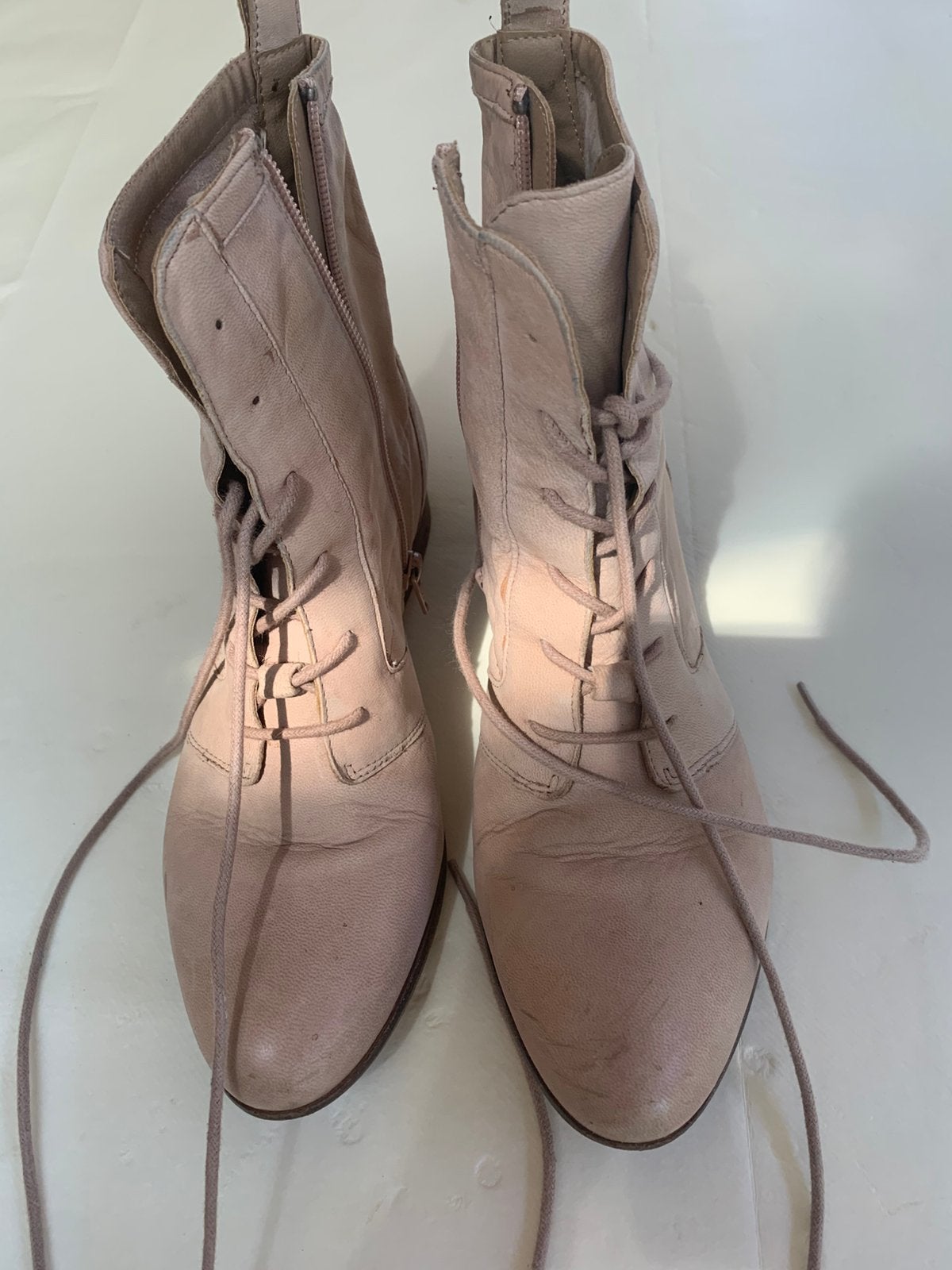 Kickers korte suède laarsjes maat 39, Ophalen, Beige, Lage of Enkellaarzen, Gedragen