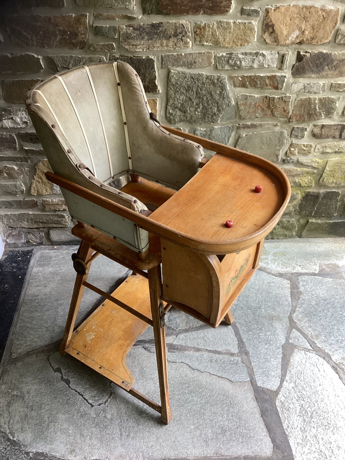 Antique chaise pour bébé. Maison Moureau a Verviers ., Enlèvement