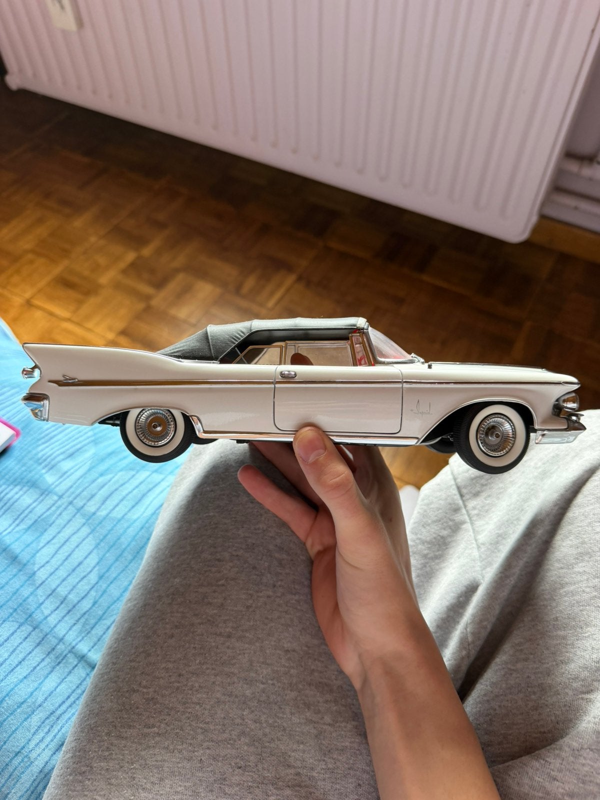 Voiture miniature moulée sous pression couronne impériale si, Enlèvement, Comme neuf